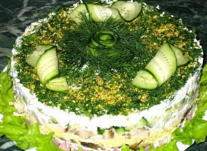 Салат «Швейцарский» со свежими огурцами, сыром и грибами