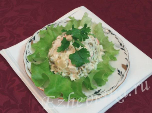 Салат из крабовых палочек с солеными огурцами