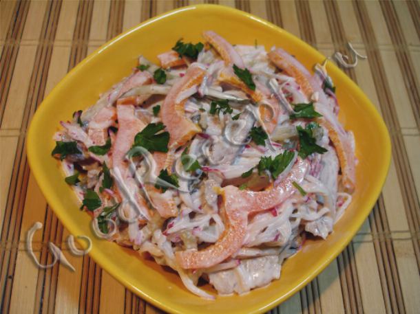 Салат с говядиной и солеными огурцами