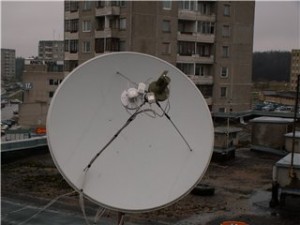 Спутниковая антенна – универсальный «развлекатель» для частного дома за городом